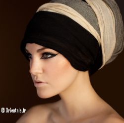 Femme maquill&eacute;e &agrave; l'&eacute;gyptienne