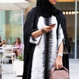 Femme marocaine attendant son rendez-vous