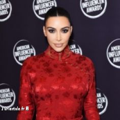 Kim Kardashian en rouge