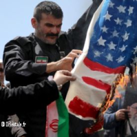 Iraniens br�lant le drapeau US