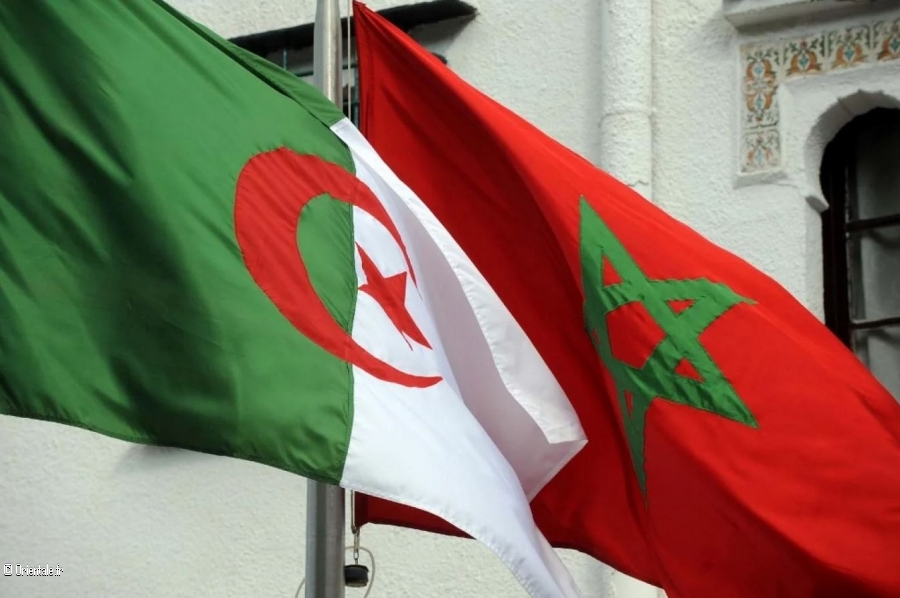 Drapeaux Marocain Algérien