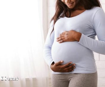 Femme tombe enceinte en tant vierge