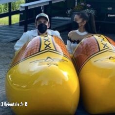 Ariana Grande et son mari Dalton Gomez prennent la pause dans des sabots géants