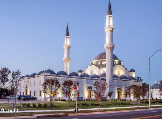 La mosque Diyanet Center of America