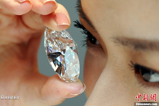Le plus gros diamant pur a t vendu  Hong Kong