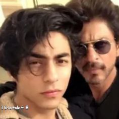 Shahrukh Khan et son fils à gauche