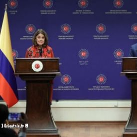 Le ministre turc des Affaires �trang�res Mevlut Cavusoglu (� droite) et le vice-pr�sident colombien et ministre des Affaires �trang�res Martha Lucia Ramirez