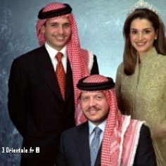 Le prince Hamza, à gauche, aux côtés d'Abdallah et Rania de Jordanie