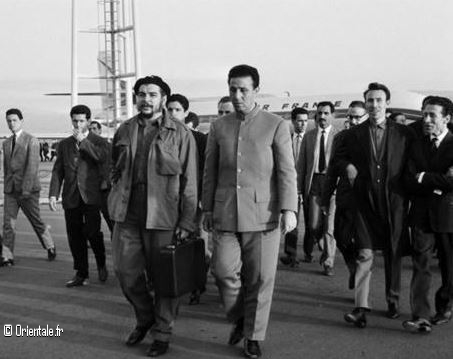 Che Guevara en Algrie, marche auprs du prsident algrien Ben Bella 1963
