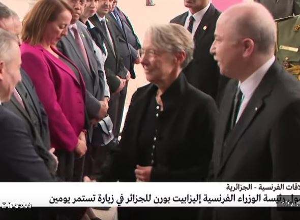 Elisabeth Borne est accueillie  l'aroport d'Alger - 9 octobre 2022