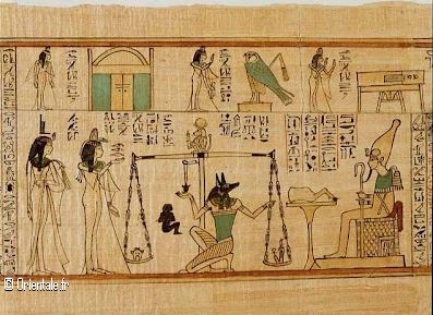 Papyrus gyptien reprsentant le dieu Anubis lors de la pese du coeur! (papyrus datant de 2029 avant J.-C.)
