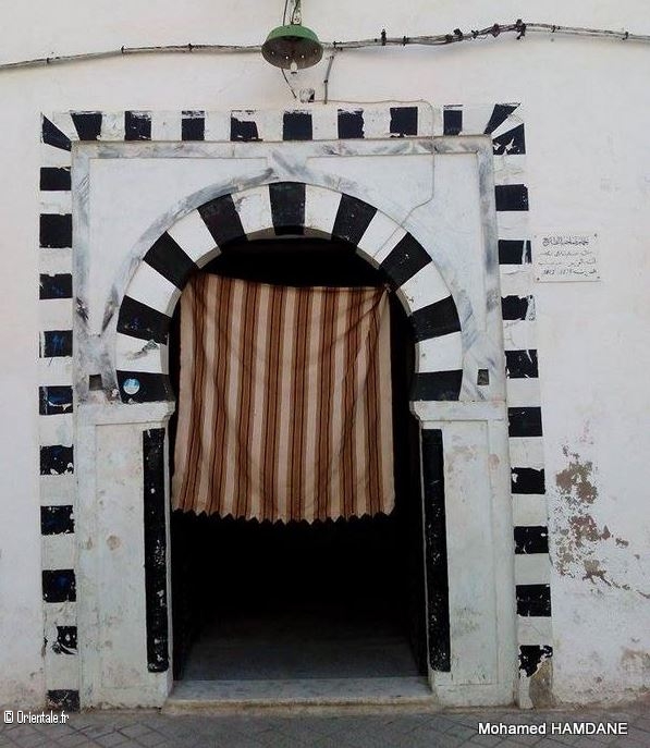 La porte extérieure du Hammam Diwan, Tunisie