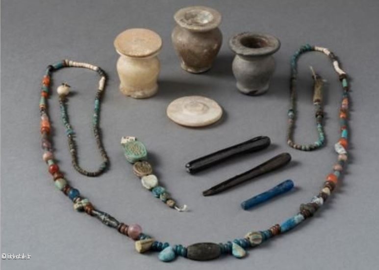 Ustensiles et accessoires de beaut (Egypte antique)