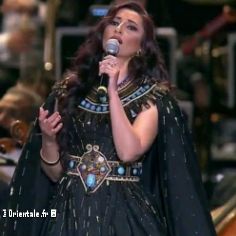 Chanteuse de la Parade dore des Pharaons